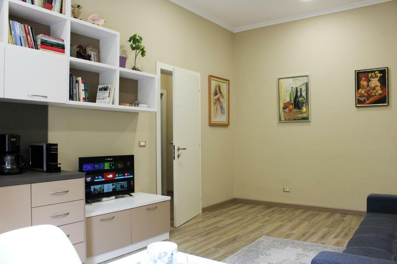 2v1 - Blloku Mac Apartman *